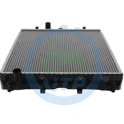 M5660 M7040 M5140 Kubotaのトラクターの予備品のラジエーター3C001-17100